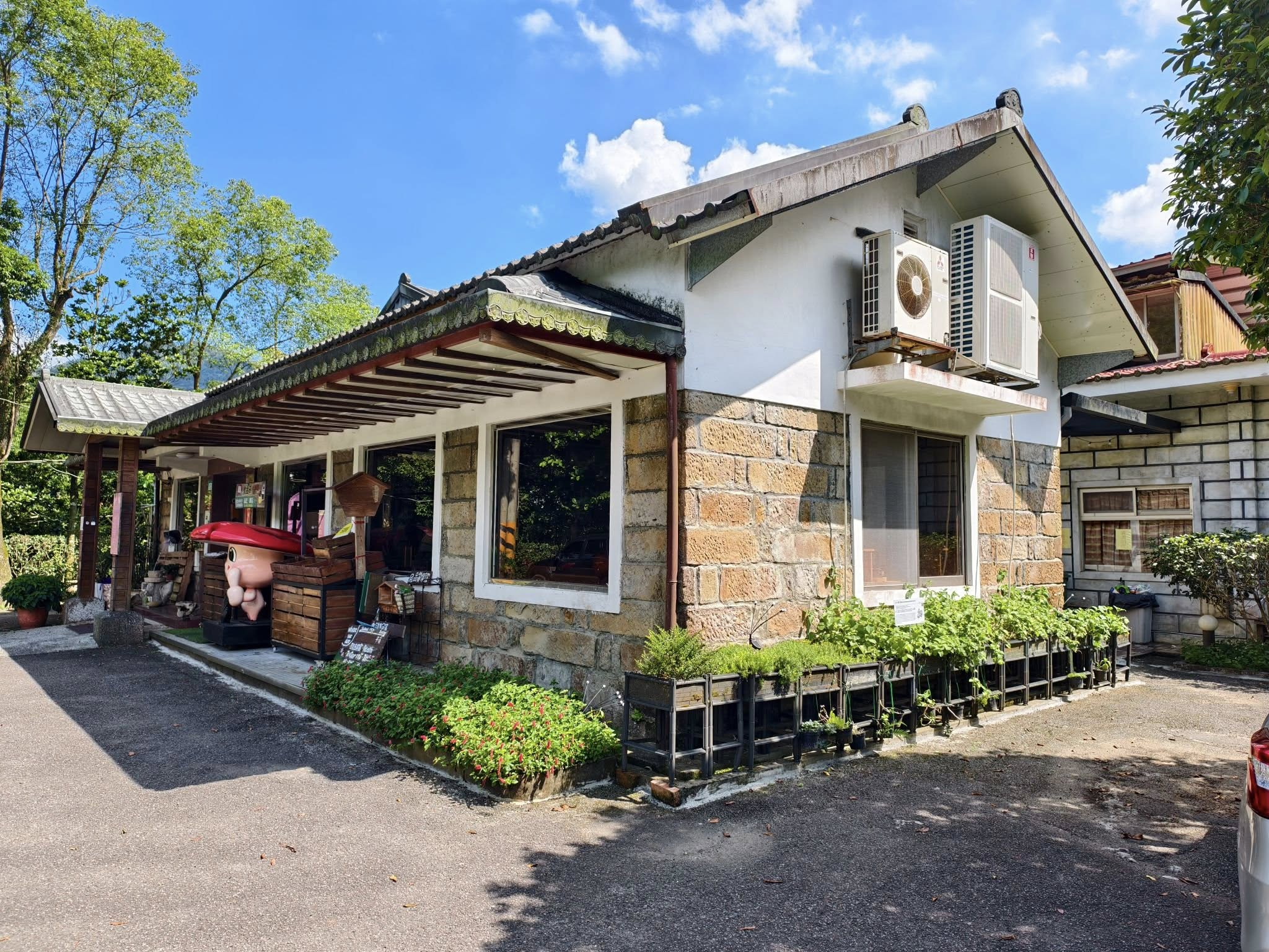 Farmhouse exterior, Shiding Lingzhi Eco-Farm